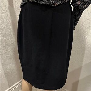 St. John Collection Elegant Black Pencil Skirt